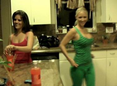 Name:  stacy&jenny081008.jpg
Views: 91
Size:  16.4 KB